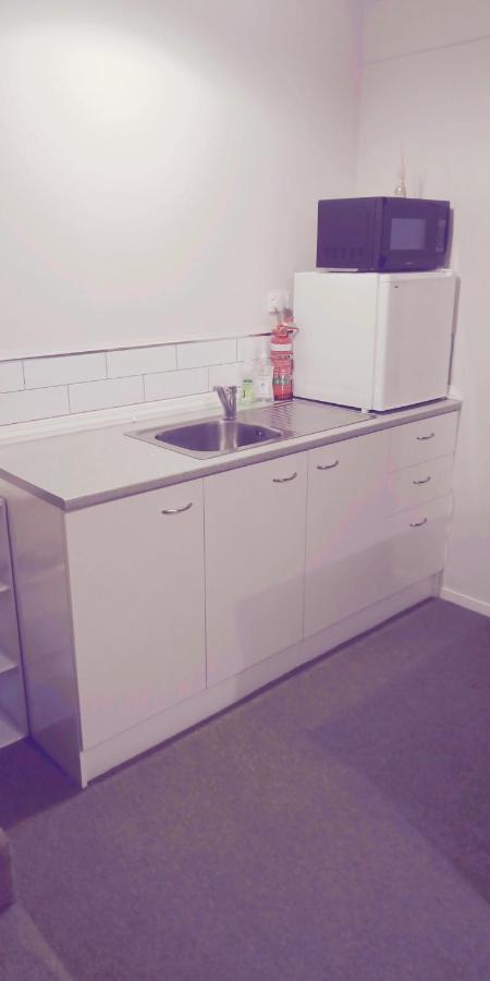 Modest Comfortable Relaxed Home Away From Home With Secure Bike Storage روتوروا المظهر الخارجي الصورة